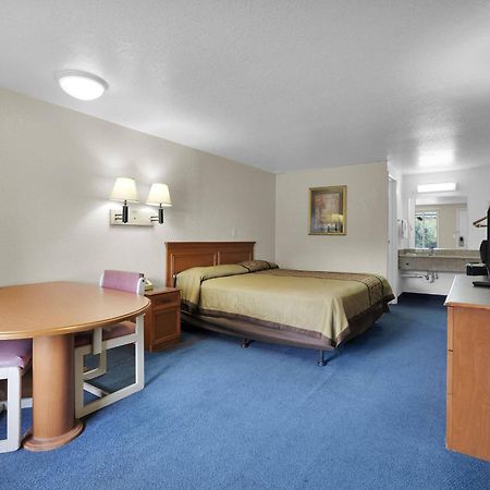 Knights Inn Jacksonville At Dix Ellis Trail Bagian luar foto