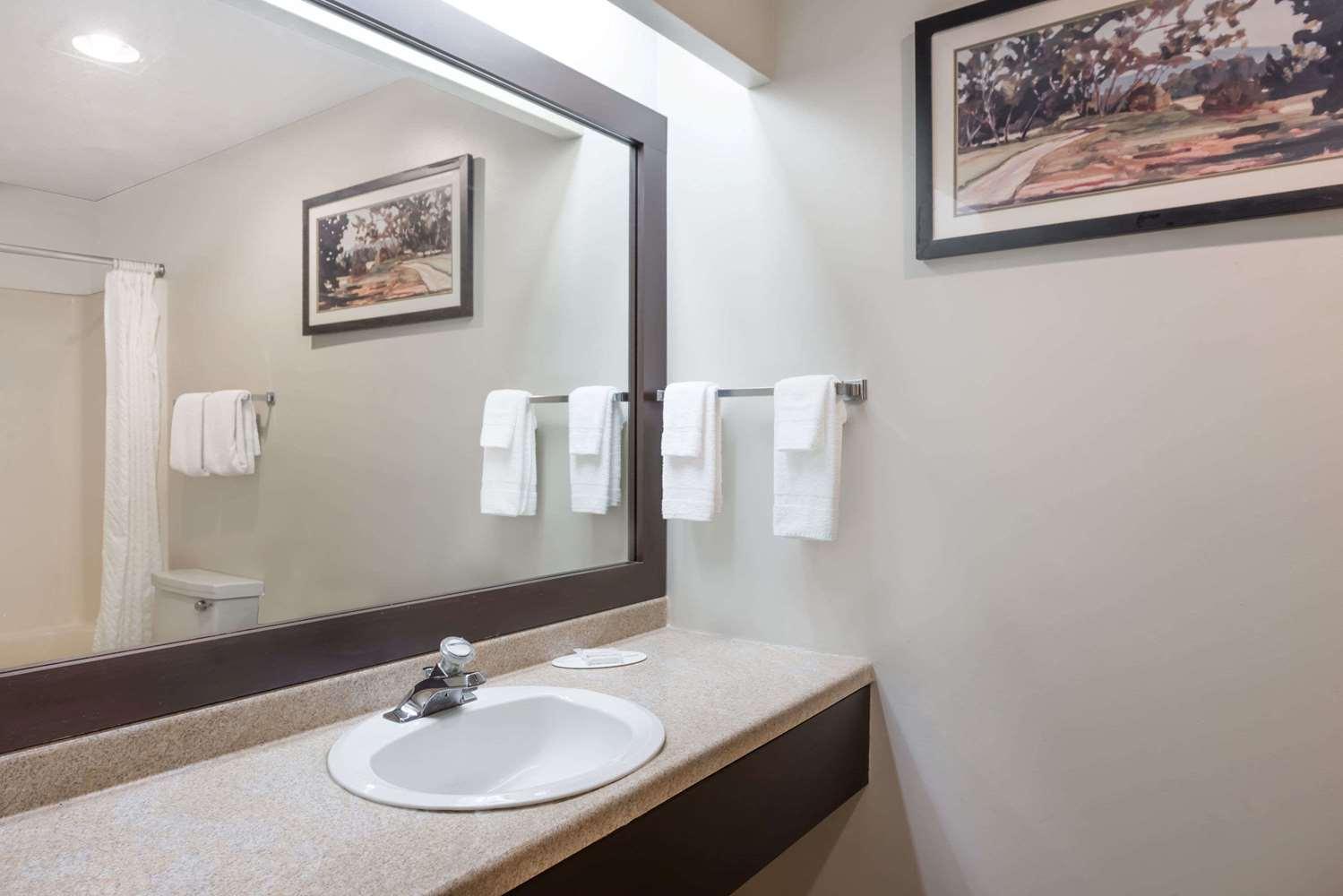 Knights Inn Jacksonville At Dix Ellis Trail Bagian luar foto