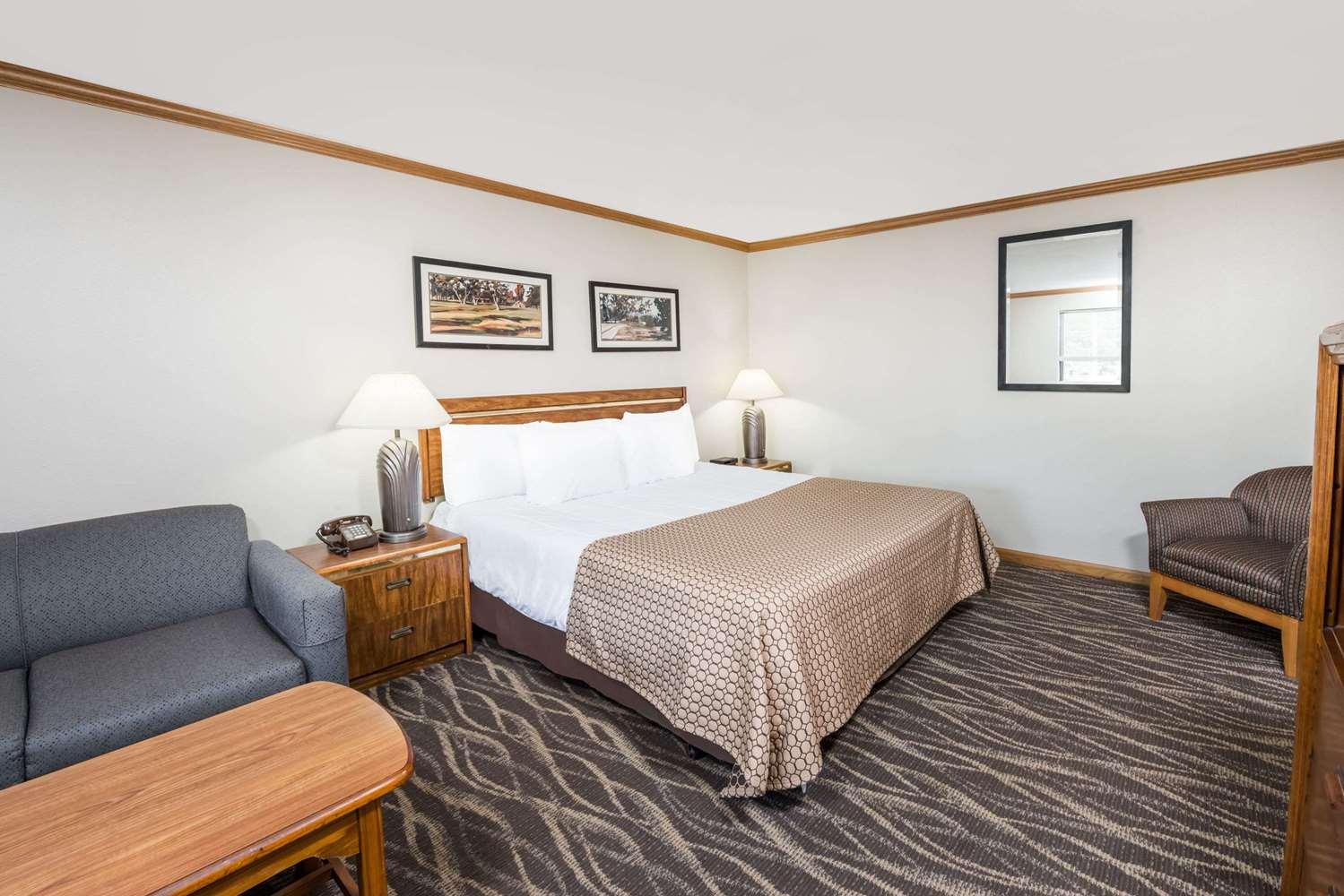Knights Inn Jacksonville At Dix Ellis Trail Bagian luar foto